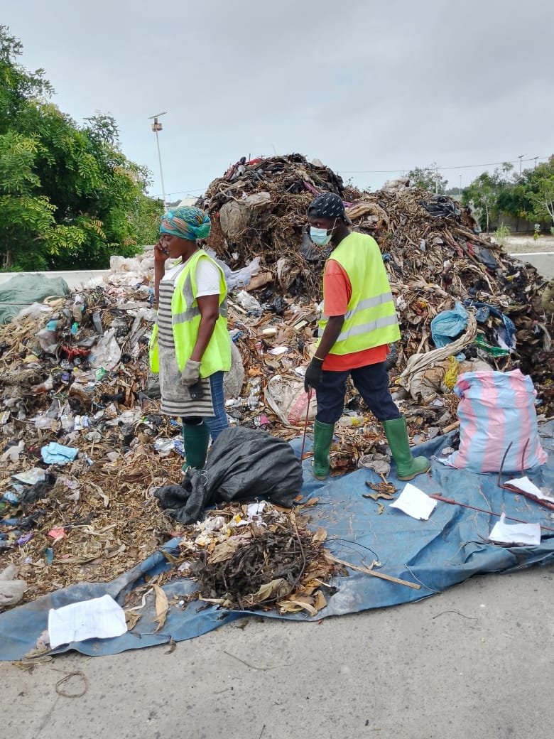 Sensibilisation à la gestion des déchets à Sèmè-Kpodji : l&rsquo;ONG Save Our Planet accompagne la SGDS SA