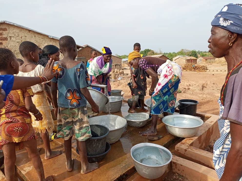 À Bakounkparou, l&rsquo;eau reste un défi quotidien pour les femmes : l&rsquo;ONG Save Our Planet alerte